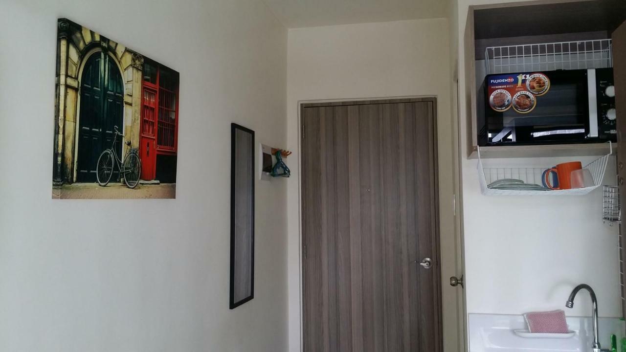 Dens Condotel Metro Manila 曼达卢永 外观 照片